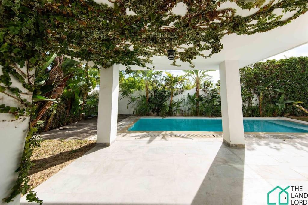 Villa Cassel: Avec Piscine Et Vue Sur Le Lac